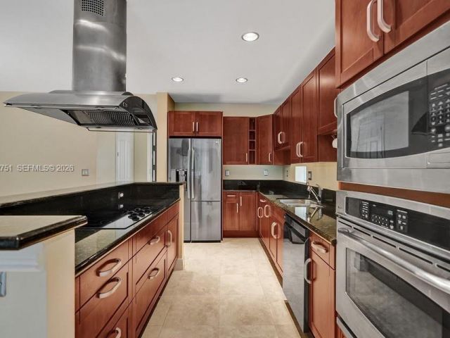 Дом в аренду по адресу 409 SW 5th St - фото 7507323