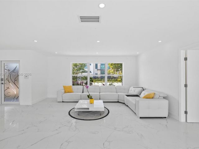 Дом в аренду по адресу 2816 NE 35th St - фото 7482084