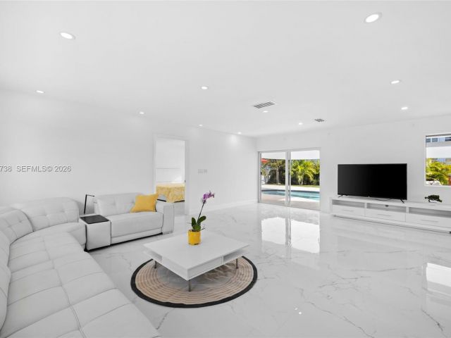 Дом в аренду по адресу 2816 NE 35th St - фото 7482087