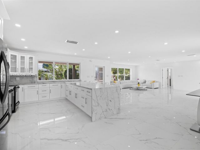 Дом в аренду по адресу 2816 NE 35th St - фото 7482088