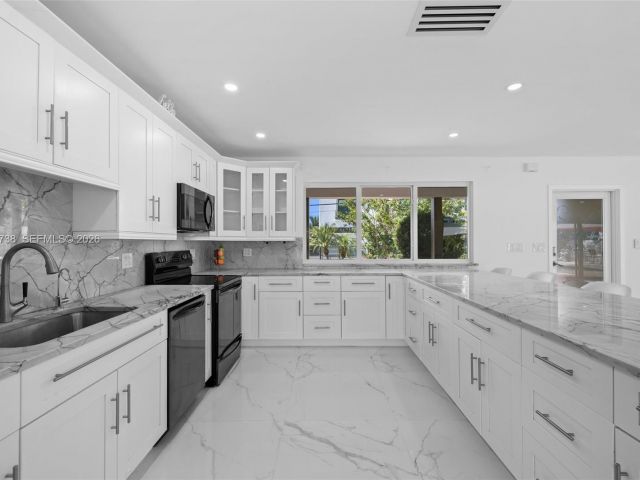 Дом в аренду по адресу 2816 NE 35th St - фото 7482089