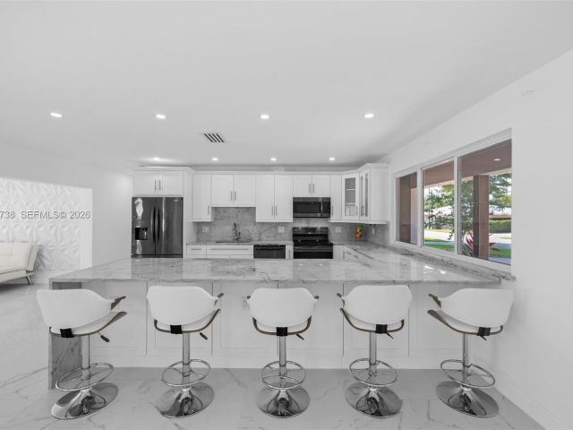 Дом в аренду по адресу 2816 NE 35th St - фото 7482091