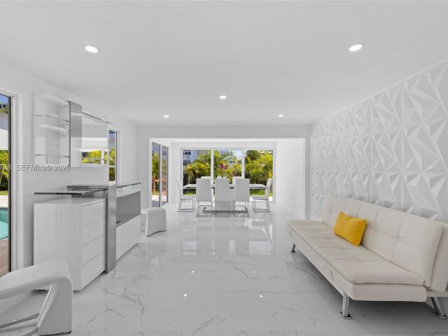 Дом в аренду по адресу 2816 NE 35th St - фото 7482093