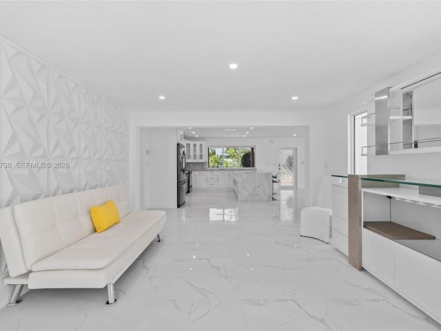 Дом в аренду по адресу 2816 NE 35th St - фото 7482096