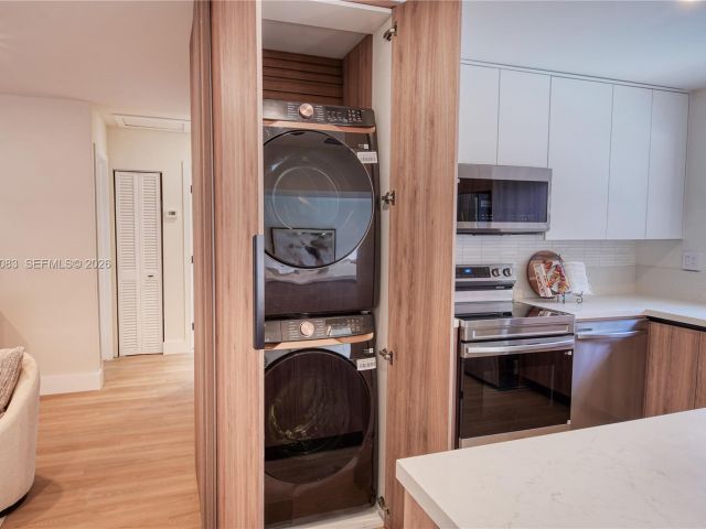 Продажа дома по адресу 1524 NE 31st Ct - фото 7507088