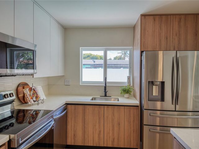 Продажа дома по адресу 1524 NE 31st Ct - фото 7507089