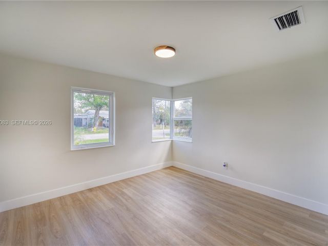 Продажа дома по адресу 1524 NE 31st Ct - фото 7507097