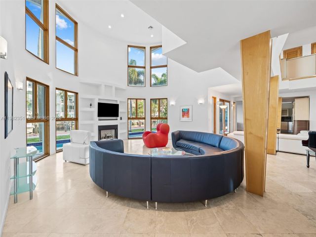 Дом в аренду по адресу 450 Victoria Ter - фото 7482512