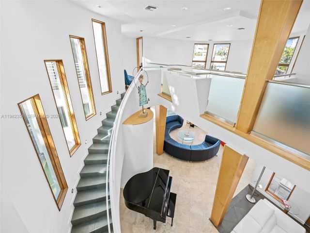 Дом в аренду по адресу 450 Victoria Ter - фото 7482518