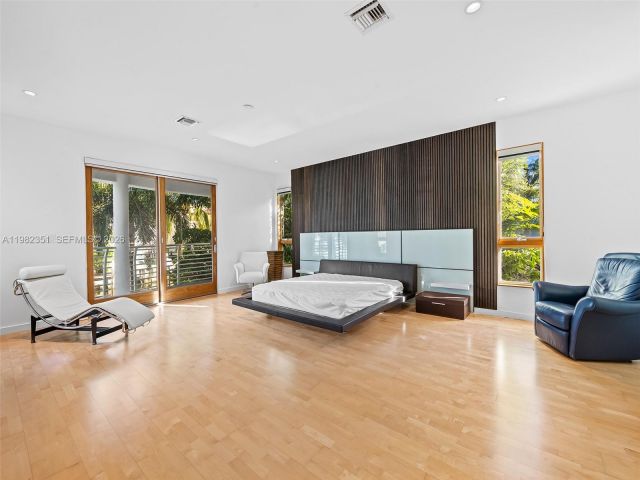 Дом в аренду по адресу 450 Victoria Ter - фото 7482521