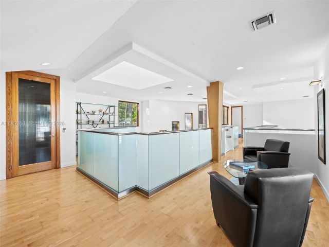 Дом в аренду по адресу 450 Victoria Ter - фото 7482527