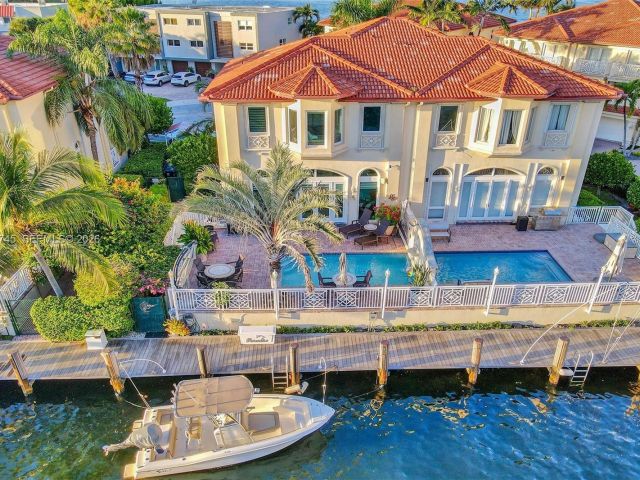 Дом в аренду по адресу 3942 NE 171st St 4A - фото 7480761