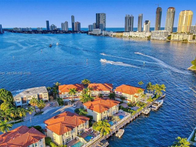 Дом в аренду по адресу 3942 NE 171st St 4A - фото 7480762