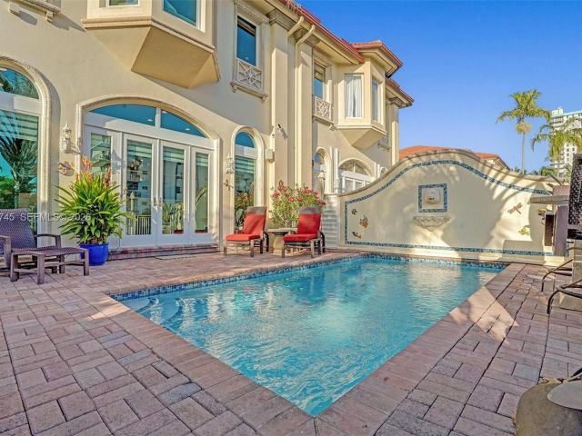 Дом в аренду по адресу 3942 NE 171st St 4A - фото 7480765