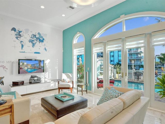 Дом в аренду по адресу 3942 NE 171st St 4A - фото 7480766