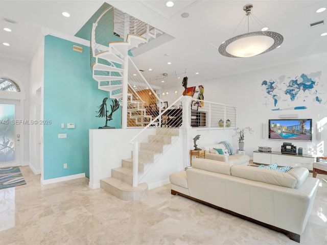 Дом в аренду по адресу 3942 NE 171st St 4A - фото 7480768