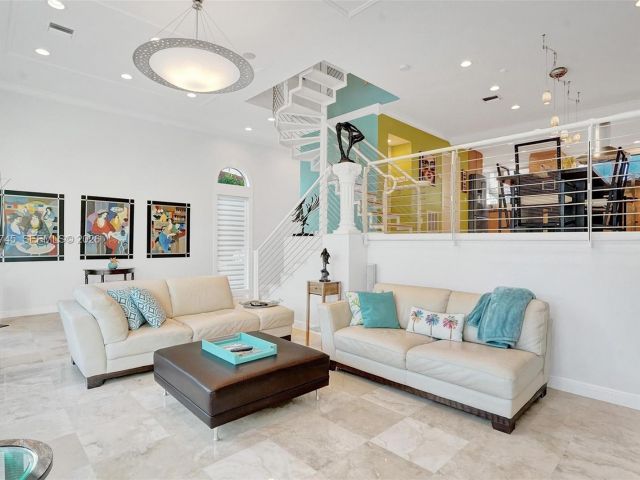 Дом в аренду по адресу 3942 NE 171st St 4A - фото 7480769