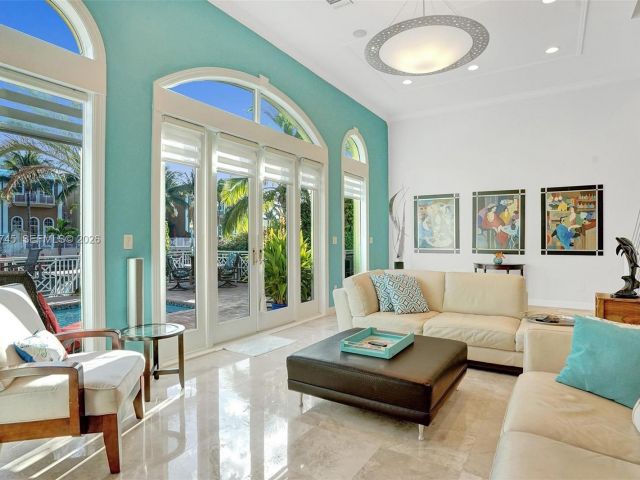 Дом в аренду по адресу 3942 NE 171st St 4A - фото 7480770