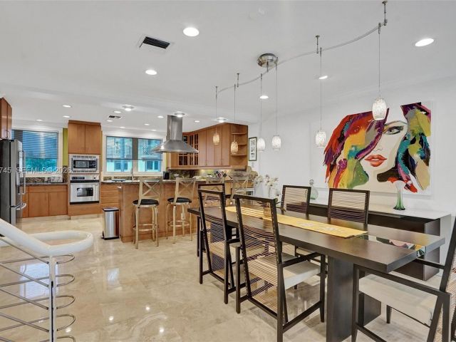 Дом в аренду по адресу 3942 NE 171st St 4A - фото 7480774