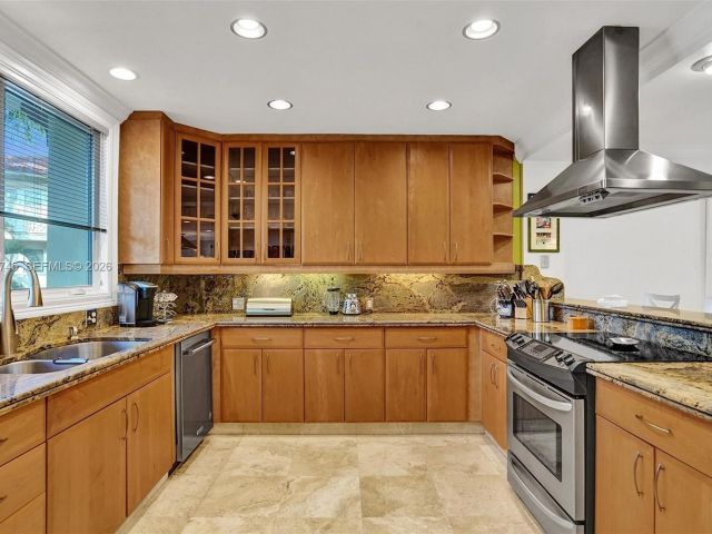 Дом в аренду по адресу 3942 NE 171st St 4A - фото 7480775