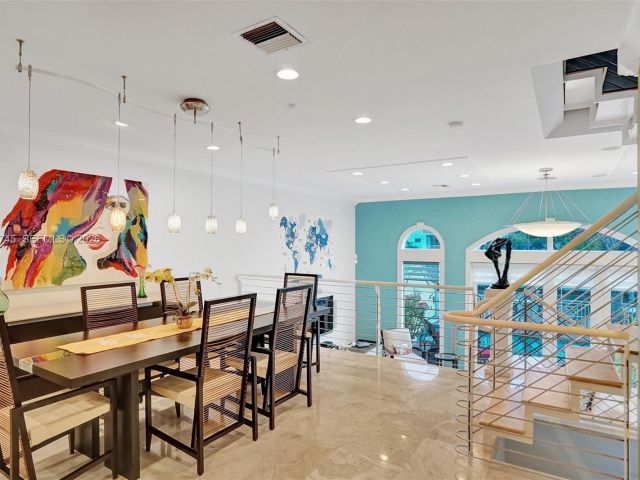 Дом в аренду по адресу 3942 NE 171st St 4A - фото 7480779