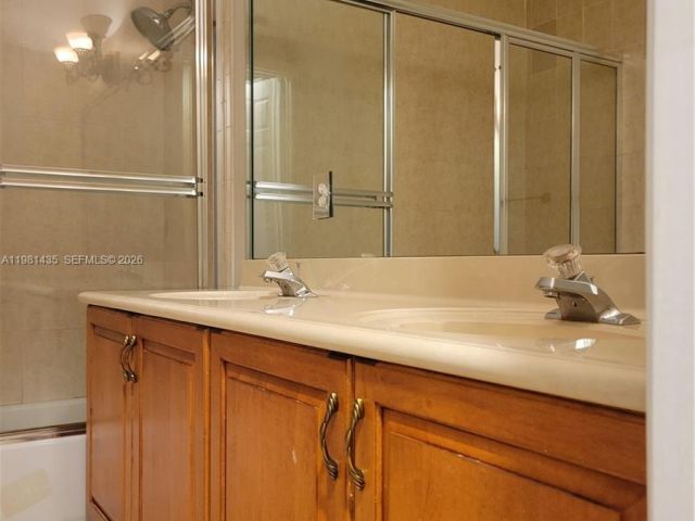 Дом в аренду по адресу 413 SW 5th St - фото 7482357