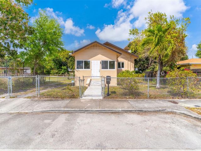 Продажа дома по адресу 1521 NW 51st St - фото 7464660