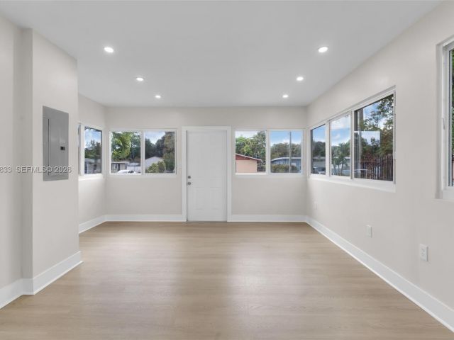 Продажа дома по адресу 1521 NW 51st St - фото 7464664