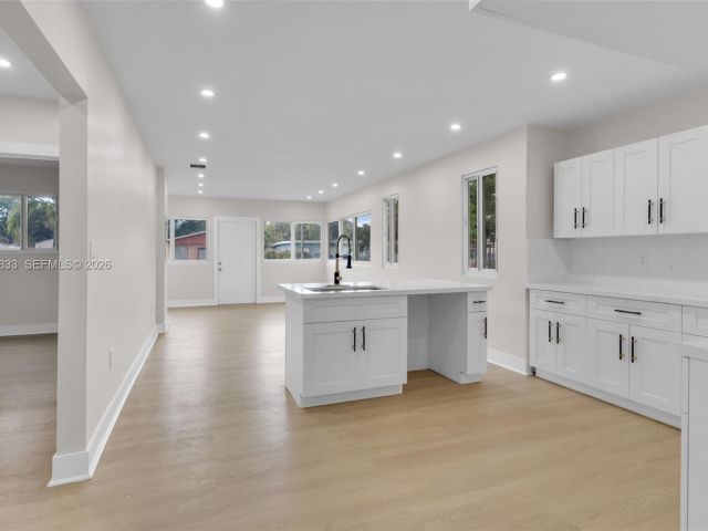 Продажа дома по адресу 1521 NW 51st St - фото 7464665