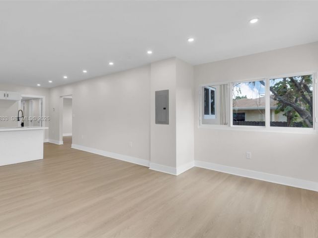 Продажа дома по адресу 1521 NW 51st St - фото 7464666