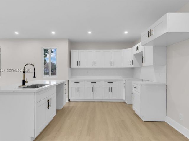 Продажа дома по адресу 1521 NW 51st St - фото 7464668