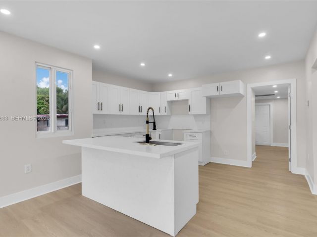 Продажа дома по адресу 1521 NW 51st St - фото 7464669