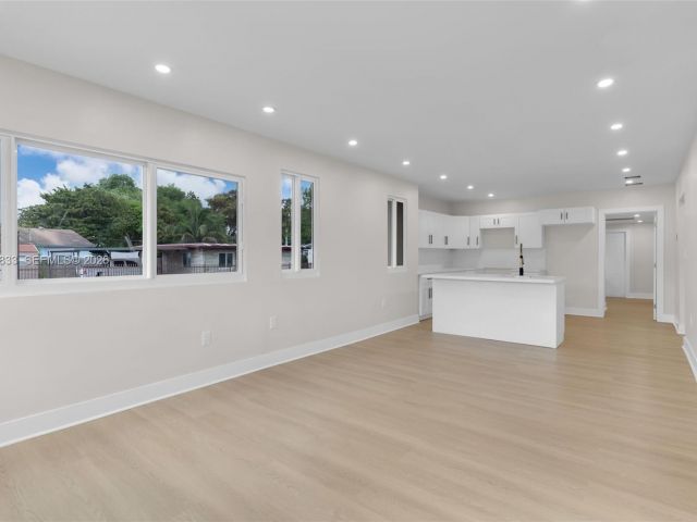 Продажа дома по адресу 1521 NW 51st St - фото 7464670