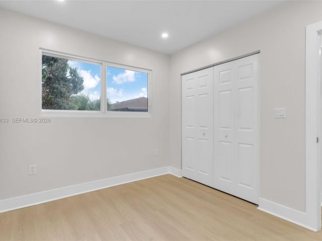 Продажа дома по адресу 1521 NW 51st St - фото 7464673