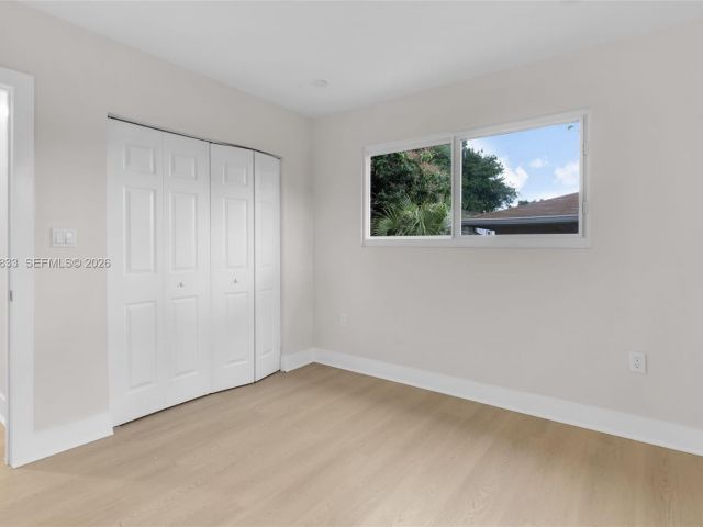 Продажа дома по адресу 1521 NW 51st St - фото 7464676