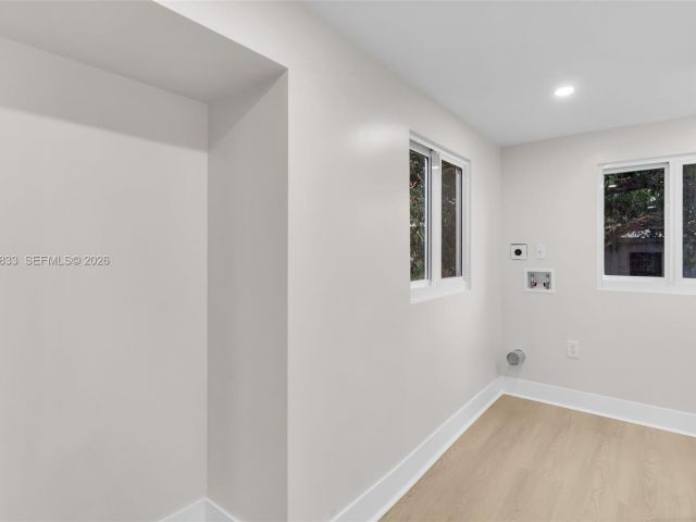 Продажа дома по адресу 1521 NW 51st St - фото 7464678