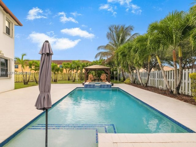 Дом в аренду по адресу 3461 SE 1st St - фото 7458766