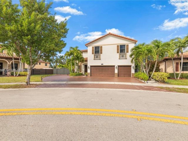 Дом в аренду по адресу 3461 SE 1st St - фото 7458768