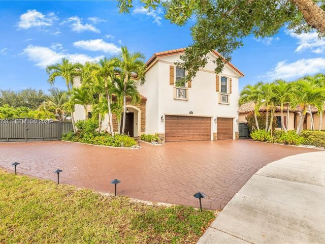 Дом в аренду по адресу 3461 SE 1st St - фото 7458769