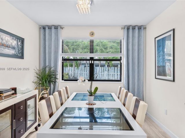 Дом в аренду по адресу 3461 SE 1st St - фото 7458779