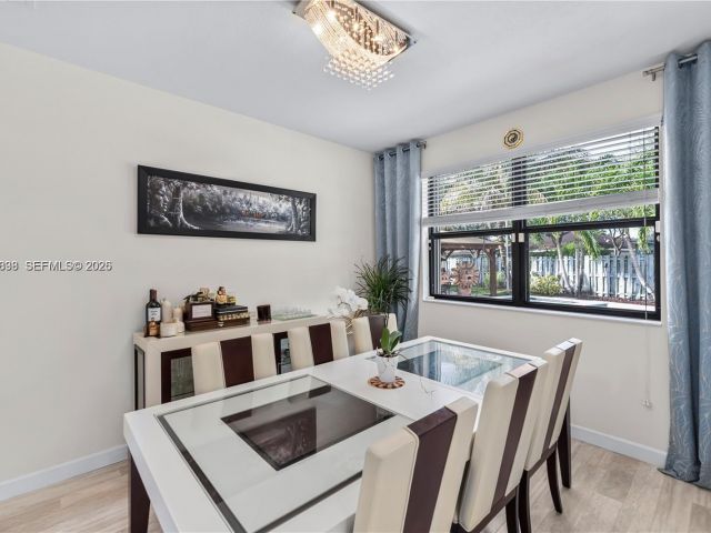 Дом в аренду по адресу 3461 SE 1st St - фото 7458782