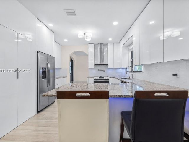 Дом в аренду по адресу 3461 SE 1st St - фото 7458784