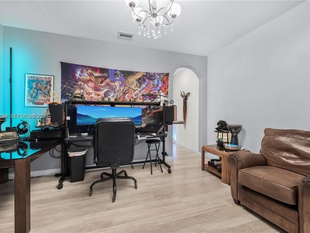 Дом в аренду по адресу 3461 SE 1st St - фото 7458785