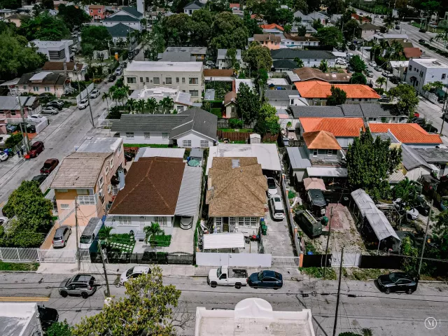 Продажа дома по адресу 1757 NW 1st Street - фото 8988646
