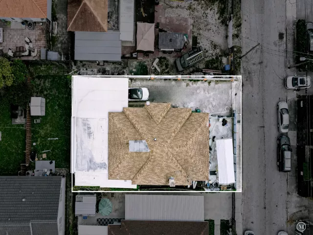 Продажа дома по адресу 1757 NW 1st Street - фото 8988648