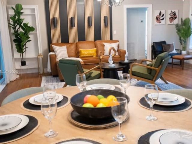 Продажа дома по адресу 1419 N 16th Ct - фото 7515519