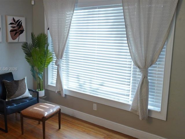 Продажа дома по адресу 1419 N 16th Ct - фото 7515521