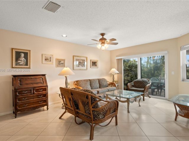 Продажа дома по адресу 5692 Santiago Cir - фото 7505561