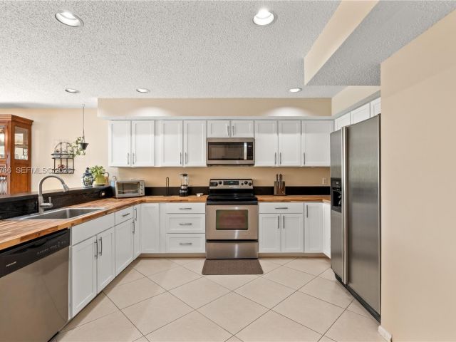 Продажа дома по адресу 5692 Santiago Cir - фото 7505563