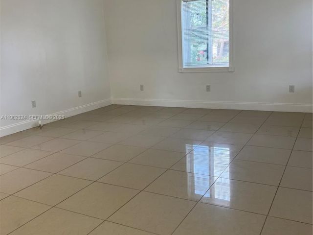 Дом в аренду по адресу 1400 NE 175th St - фото 7480746